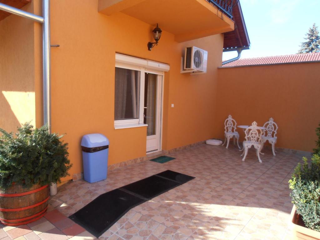 Gal Apartmanhaz Harkány Стая снимка